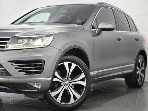 3.0 TDI V6 BlueMotion Tech R-Line SUV 5dr Diesel Tiptronic 4WD Euro 6 (s/s) (262 ps)