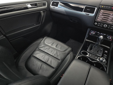 3.0 TDI V6 BlueMotion Tech R-Line SUV 5dr Diesel Tiptronic 4WD Euro 6 (s/s) (262 ps)