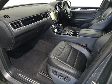 3.0 TDI V6 BlueMotion Tech R-Line SUV 5dr Diesel Tiptronic 4WD Euro 6 (s/s) (262 ps)