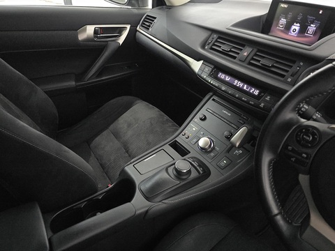 1.8 200h Advance Hatchback 5dr Petrol Hybrid CVT Euro 6 (s/s) (136 ps)