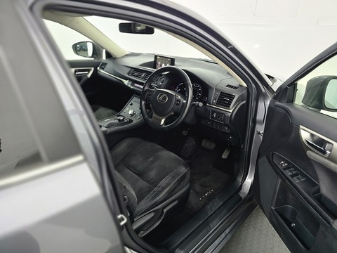 1.8 200h Advance Hatchback 5dr Petrol Hybrid CVT Euro 6 (s/s) (136 ps)