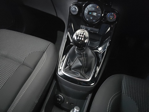 1.0T EcoBoost Titanium Hatchback 5dr Petrol Manual Euro 6 (s/s) (125 ps)