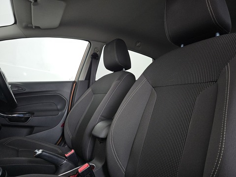 1.0T EcoBoost Titanium Hatchback 5dr Petrol Manual Euro 6 (s/s) (125 ps)