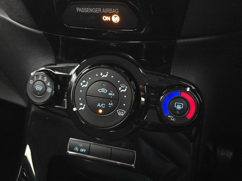 1.0T EcoBoost Zetec Hatchback 5dr Petrol Manual Euro 6 (s/s) (100 ps)