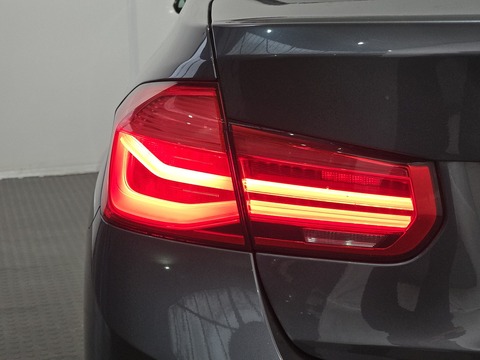 2.0 330e 7.6kWh Sport Saloon 4dr Petrol Plug-in Hybrid Auto Euro 6 (s/s) (252 ps)