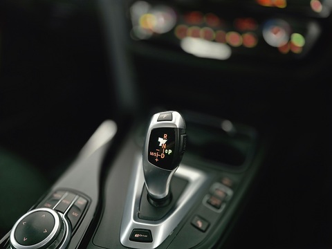 2.0 330e 7.6kWh Sport Saloon 4dr Petrol Plug-in Hybrid Auto Euro 6 (s/s) (252 ps)