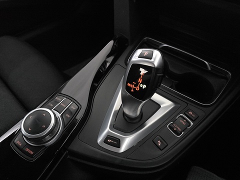 2.0 330e 7.6kWh Sport Saloon 4dr Petrol Plug-in Hybrid Auto Euro 6 (s/s) (252 ps)