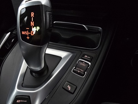 2.0 330e 7.6kWh Sport Saloon 4dr Petrol Plug-in Hybrid Auto Euro 6 (s/s) (252 ps)