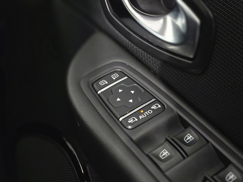 Clio Dynamique S Nav Hatchback 0.9 Manual Petrol