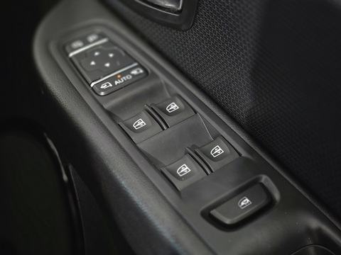 Clio Dynamique S Nav Hatchback 0.9 Manual Petrol