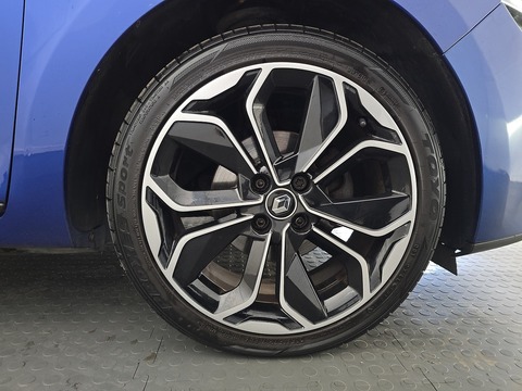 Clio Dynamique S Nav Hatchback 0.9 Manual Petrol