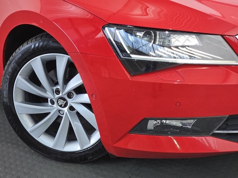 2.0 TDI Laurin & Klement Hatchback 5dr Diesel DSG Auto 6Spd 4WD Euro 6 (s/s) (190 ps)