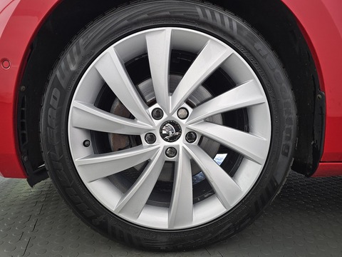 2.0 TDI Laurin & Klement Hatchback 5dr Diesel DSG Auto 6Spd 4WD Euro 6 (s/s) (190 ps)