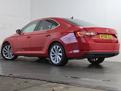 2.0 TDI Laurin & Klement Hatchback 5dr Diesel DSG Auto 6Spd 4WD Euro 6 (s/s) (190 ps)