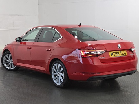 2.0 TDI Laurin & Klement Hatchback 5dr Diesel DSG Auto 6Spd 4WD Euro 6 (s/s) (190 ps)