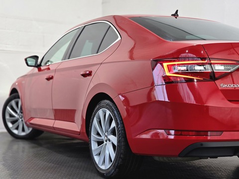 2.0 TDI Laurin & Klement Hatchback 5dr Diesel DSG Auto 6Spd 4WD Euro 6 (s/s) (190 ps)