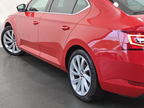 2.0 TDI Laurin & Klement Hatchback 5dr Diesel DSG Auto 6Spd 4WD Euro 6 (s/s) (190 ps)