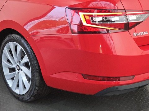 2.0 TDI Laurin & Klement Hatchback 5dr Diesel DSG Auto 6Spd 4WD Euro 6 (s/s) (190 ps)