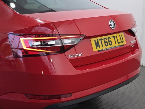 2.0 TDI Laurin & Klement Hatchback 5dr Diesel DSG Auto 6Spd 4WD Euro 6 (s/s) (190 ps)