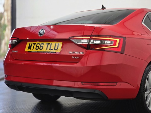 2.0 TDI Laurin & Klement Hatchback 5dr Diesel DSG Auto 6Spd 4WD Euro 6 (s/s) (190 ps)