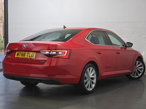 2.0 TDI Laurin & Klement Hatchback 5dr Diesel DSG Auto 6Spd 4WD Euro 6 (s/s) (190 ps)