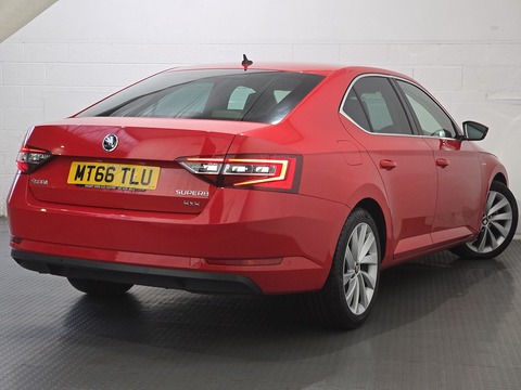 2.0 TDI Laurin & Klement Hatchback 5dr Diesel DSG Auto 6Spd 4WD Euro 6 (s/s) (190 ps)