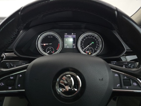 2.0 TDI Laurin & Klement Hatchback 5dr Diesel DSG Auto 6Spd 4WD Euro 6 (s/s) (190 ps)