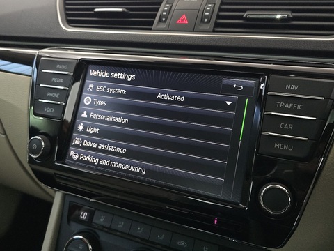 2.0 TDI Laurin & Klement Hatchback 5dr Diesel DSG Auto 6Spd 4WD Euro 6 (s/s) (190 ps)