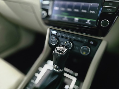 2.0 TDI Laurin & Klement Hatchback 5dr Diesel DSG Auto 6Spd 4WD Euro 6 (s/s) (190 ps)