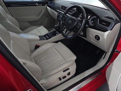 2.0 TDI Laurin & Klement Hatchback 5dr Diesel DSG Auto 6Spd 4WD Euro 6 (s/s) (190 ps)