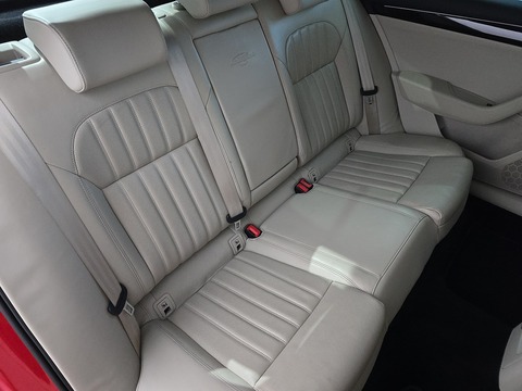 2.0 TDI Laurin & Klement Hatchback 5dr Diesel DSG Auto 6Spd 4WD Euro 6 (s/s) (190 ps)