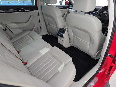 2.0 TDI Laurin & Klement Hatchback 5dr Diesel DSG Auto 6Spd 4WD Euro 6 (s/s) (190 ps)