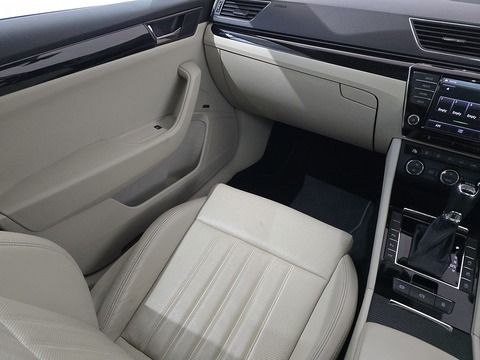 2.0 TDI Laurin & Klement Hatchback 5dr Diesel DSG Auto 6Spd 4WD Euro 6 (s/s) (190 ps)