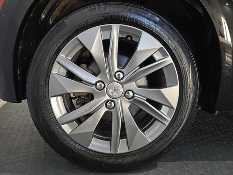 50kWh Allure Hatchback 5dr Electric Auto (136 ps)