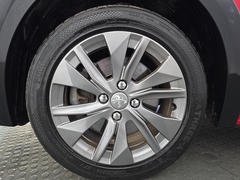 50kWh Allure Hatchback 5dr Electric Auto (136 ps)