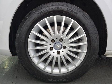 V220d MPV 