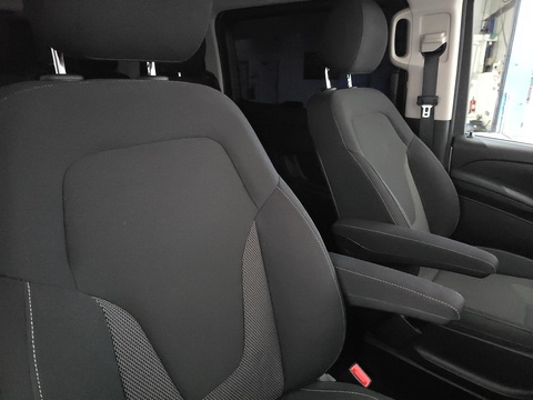 V220d MPV 