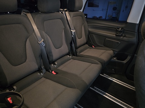 V220d MPV 