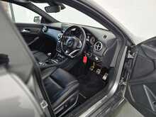 Mercedes-Benz CLA CLA200d AMG Sport 