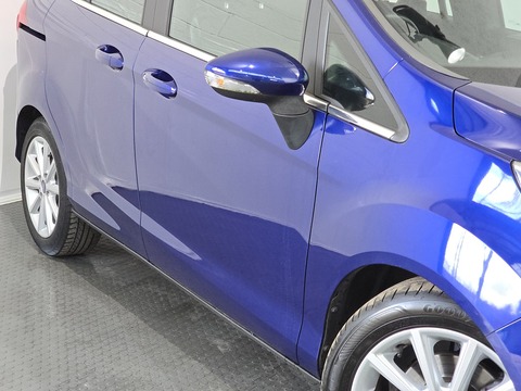 1.6 Titanium MPV 5dr Petrol Powershift Euro 5 (105 ps)
