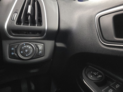 1.6 Titanium MPV 5dr Petrol Powershift Euro 5 (105 ps)