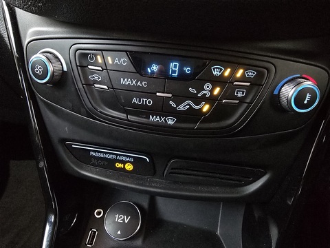 1.6 Titanium MPV 5dr Petrol Powershift Euro 5 (105 ps)