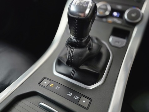 2.0 TD4 SE SUV 5dr Diesel Manual 4WD Euro 6 (s/s) (180 ps)