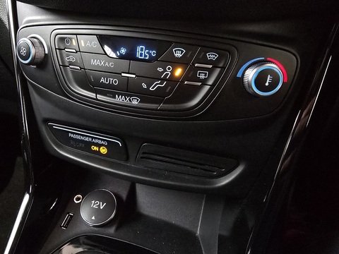 1.6 Titanium MPV 5dr Petrol Powershift Euro 5 (105 ps)