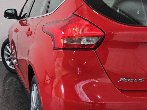 1.0T EcoBoost Titanium Hatchback 5dr Petrol Manual Euro 6 (s/s) (125 ps)