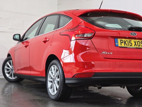 1.0T EcoBoost Titanium Hatchback 5dr Petrol Manual Euro 6 (s/s) (125 ps)