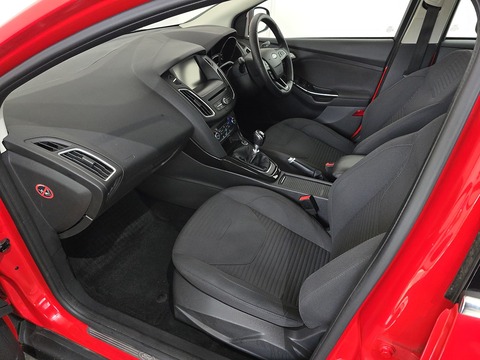 1.0T EcoBoost Titanium Hatchback 5dr Petrol Manual Euro 6 (s/s) (125 ps)