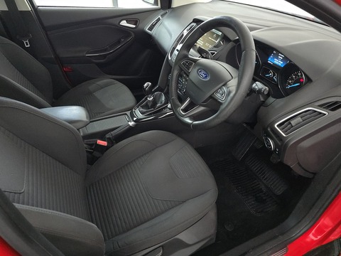 1.0T EcoBoost Titanium Hatchback 5dr Petrol Manual Euro 6 (s/s) (125 ps)