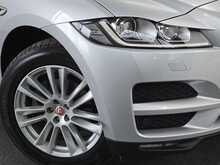 Jaguar F-PACE D240 Portfolio 