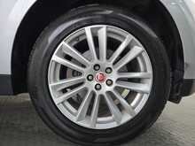 Jaguar F-PACE D240 Portfolio 